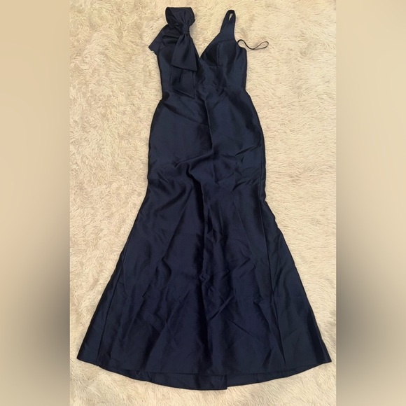 NEW Alfred Sung Bow Detail Sleeveless Satin Twill
Trumpet navy blue Gown Sz 4 - Picture 2 of 7